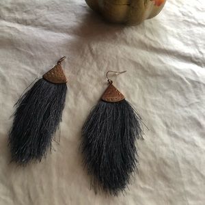 Southwest  Design Feather Earrings Gray